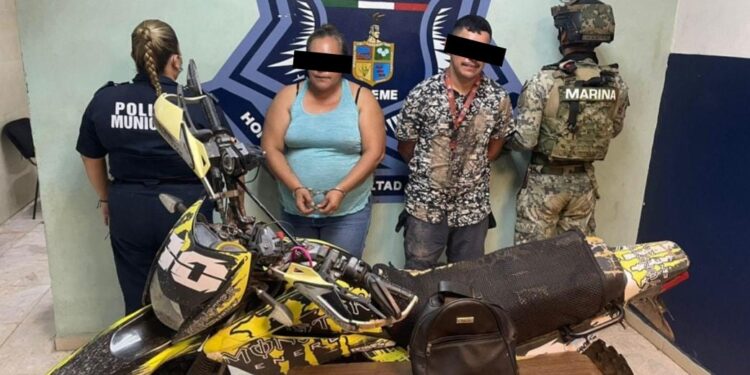 Captura policía municipal a dos por delito contra la salud