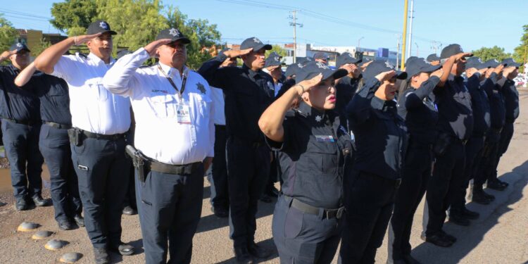 Recibe SSPM inicio de mes patrio con lunes cívico