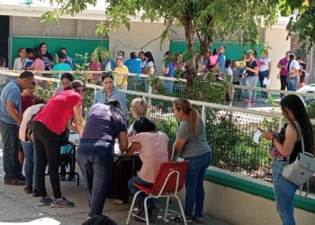 Impulsa diputada Marcela ”Maval” Valenzuela registro de becas a estudiantes en Nogales.