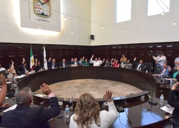 Aprueba Cabildo tercer informe de Toño Astiazarán