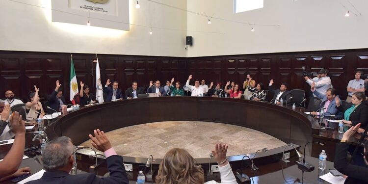 Aprueba Cabildo tercer informe de Toño Astiazarán