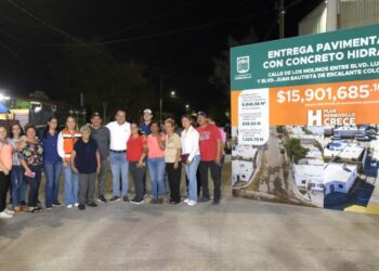 Celebra Toño Astiazarán con vecinos pavimentación de calle Los Molinos
