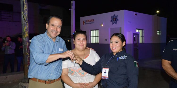 Entrega Toño Astiazarán Centro de Respuesta Inmediata en Amapolas