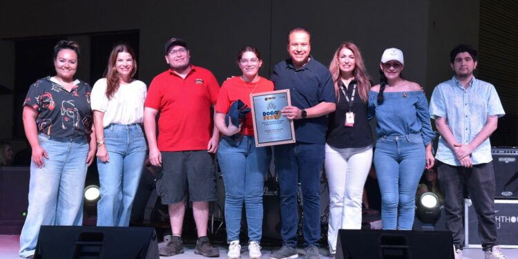 Premian Toño Astiazarán y Patty Ruibal a ganadores de Dogo Fest