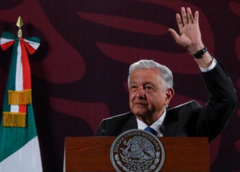 Dejen de afectar al PJF, llama AMLO a abogados, jueces y ministros