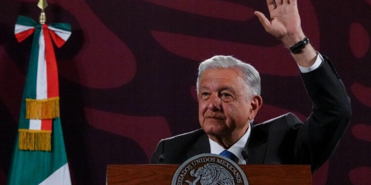 Dejen de afectar al PJF, llama AMLO a abogados, jueces y ministros