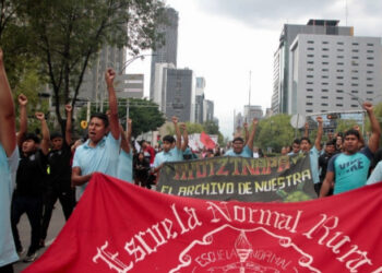Familiares y estudiantes conmemorarán el décimo aniversario del caso Ayotzinapa