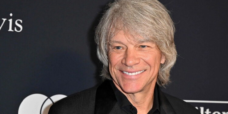 Jon Bon Jovi evita que mujer salte de un puente en EU