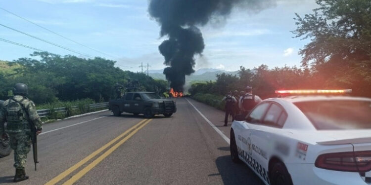 Cierran circulación en carretera Villa Unión-Durango por bloqueos en Concordia