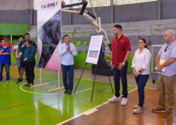 Da Banderazo Alcalde A Remodelación Del Gimnasio Municipal Manuel Lira García