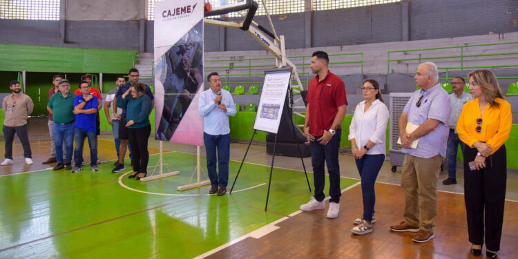 Da Banderazo Alcalde A Remodelación Del Gimnasio Municipal Manuel Lira García