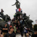 Francia: miles rechazan designación de derechista como premier