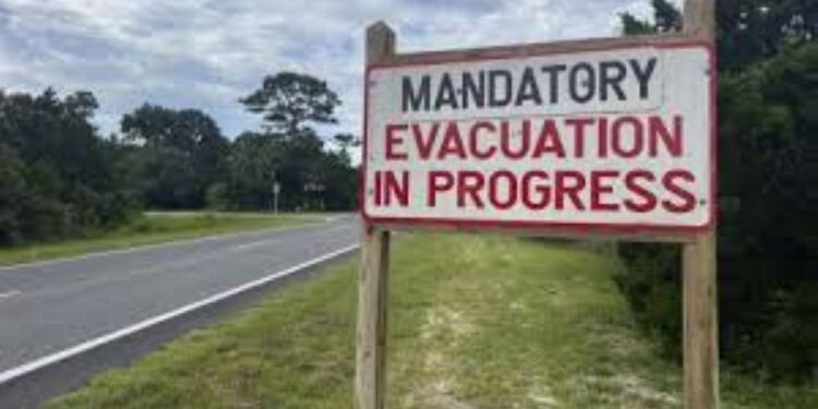 Miles bajo órdenes de evacuación en Florida por el huracán Helene