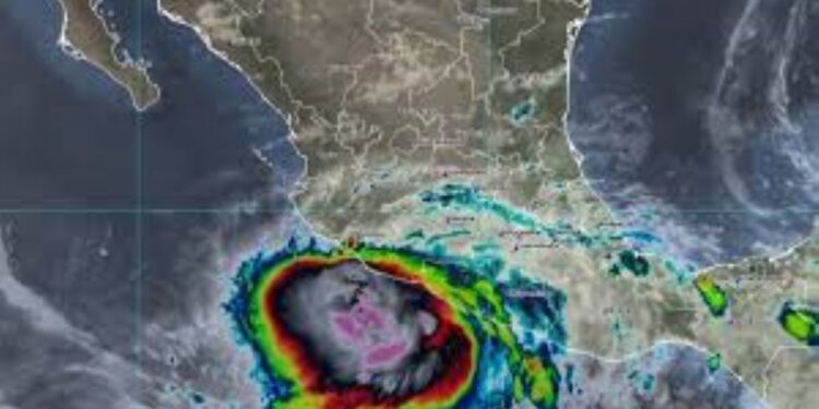 Emiten alerta para Guerrero, Michoacán y Colima ante posible intensificación de ‘John’