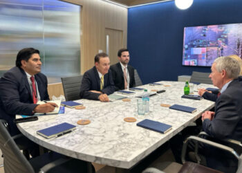 Promueve Gobernador Durazo Plan Sonora en Expoenergética más grande del mundo