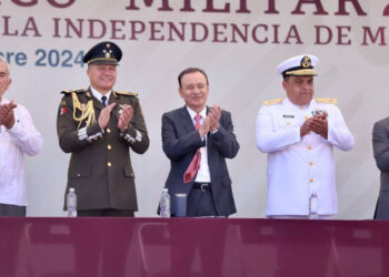 Encabeza Gobernador Durazo desfile cívico-militar en celebración por el 214 aniversario de la independencia de México