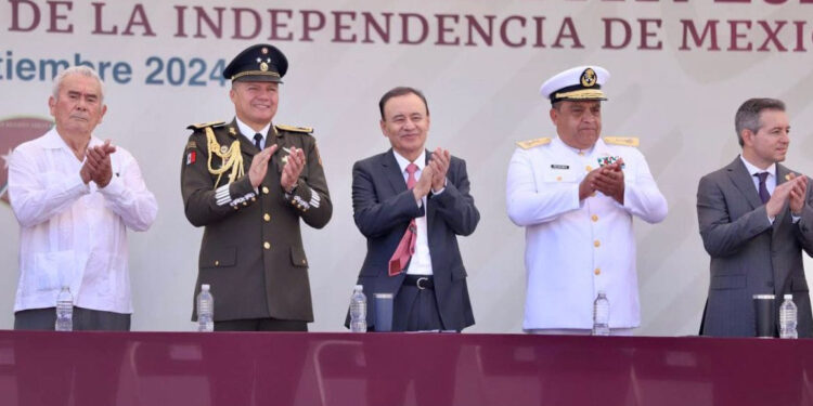 Encabeza Gobernador Durazo desfile cívico-militar en celebración por el 214 aniversario de la independencia de México