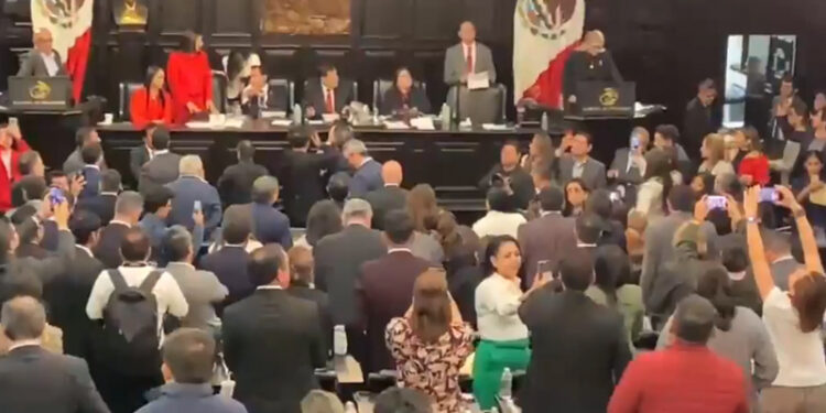 Aprueba Senado reforma constitucional al poder judicial con voto de Yunes
