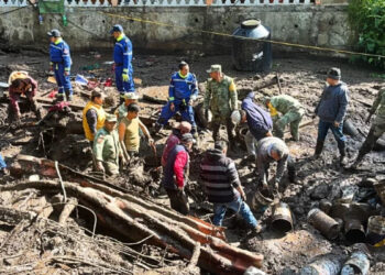 Al menos seis muertos tras desgajamiento de cerro en Naucalpan