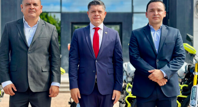 Alberto ‘Beto’ Vázquez Entrega 9 Nuevas Unidades a Seguridad Pública y Bomberos