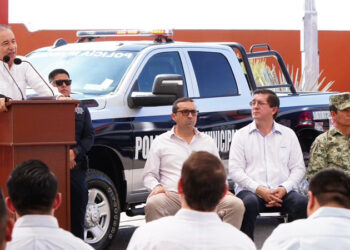 Realiza Gobernador Durazo fortalecimiento histórico en seguridad con equipamiento y entrega de patrullas