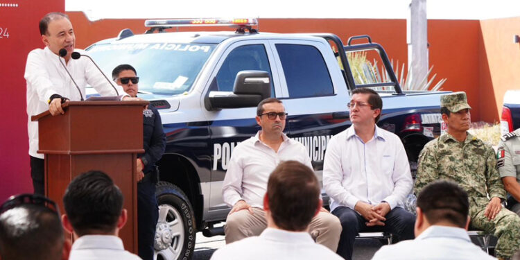 Realiza Gobernador Durazo fortalecimiento histórico en seguridad con equipamiento y entrega de patrullas