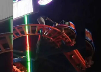 ¿Paseo del terror? Montaña Rusa falla y deja personas atrapadas en las alturas en Coahuila