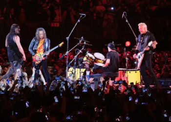 Ofrece Metallica explosiva velada en el Estadio GNP