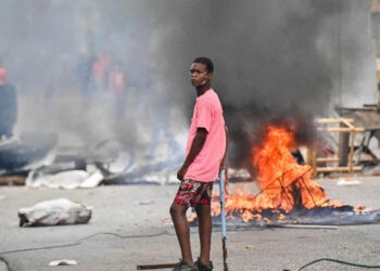 Mueren al menos 16 personas por explosión de camión cisterna en Haití