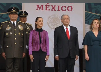 Cierra desfile las fiestas patrias y una época