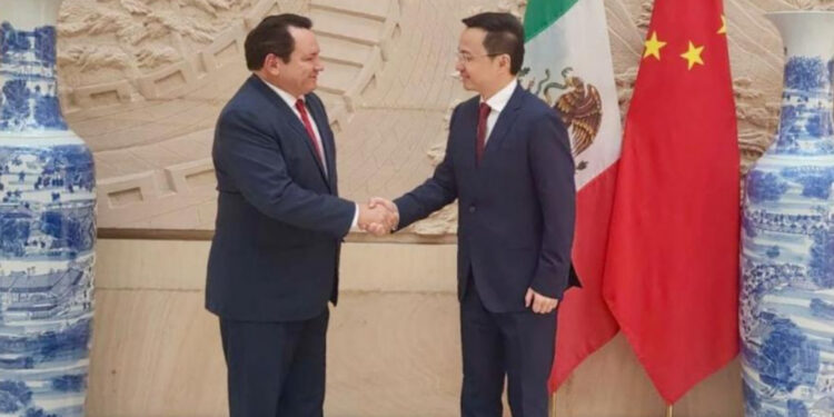 Joaquín Díaz Mena se reúne con Zhang Run, embajador de China en México