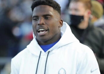 Detienen a Tyreek Hill antes de primer partido de temporada en NFL