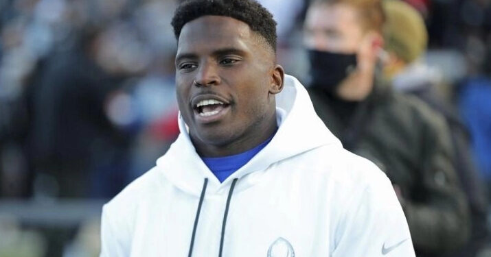 Detienen a Tyreek Hill antes de primer partido de temporada en NFL