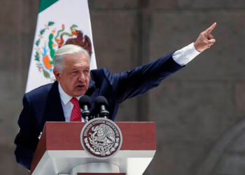 “Con la conciencia tranquila”, AMLO transfiere a Claudia plaza y pendientes