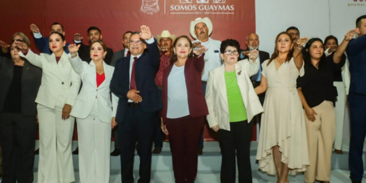 Conmemora doctora Karla Córdova González 214 aniversario del Grito de Independencia de México.