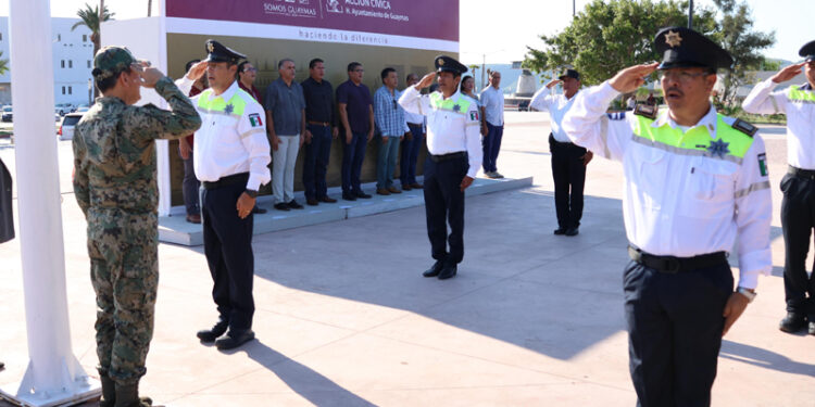 Realiza Ayuntamiento de Guaymas ceremonia de izamiento de bandera.