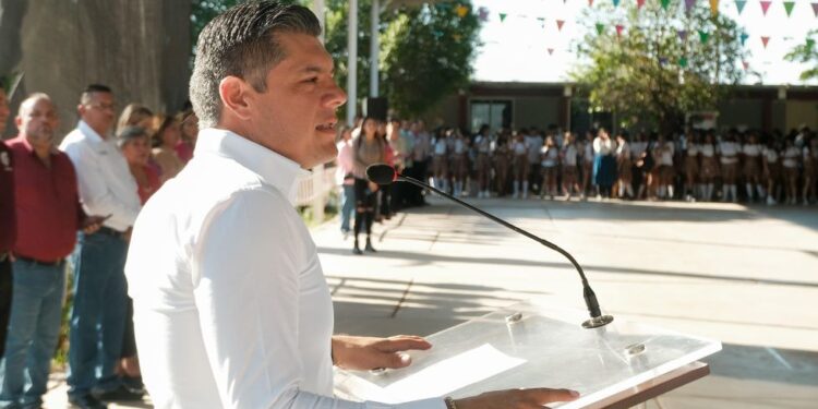 ‘Beto’ Vázquez visita el CBTis 63 y el Jardín de Niños Guillermo Prieto