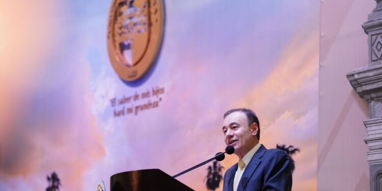 Refrenda Gobernador Durazo compromiso con la educación al encabezar ceremonia del 82 aniversario de la Unison