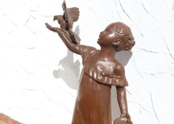 Resguarda Gobierno de Hermosillo escultura Niña con Paloma