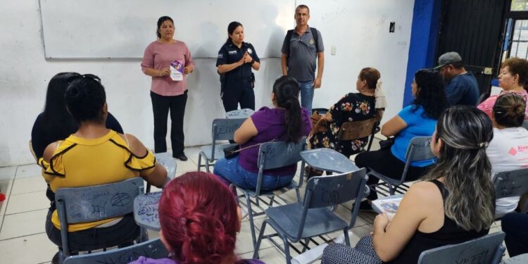 Crean Comité de seguridad escolar madres de familia del CEBACH en la jardines del valle