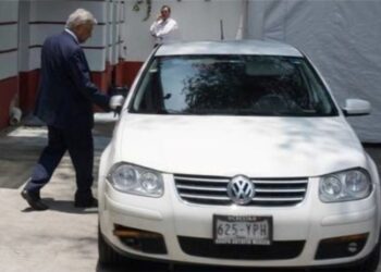 AMLO y Sheinbaum salen rumbo al Congreso para la toma de protesta