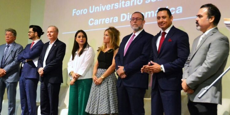 Realiza SEC “Foro Universitario sobre la Carrera Diplomática: Oportunidades para la Juventud Sonorense”
