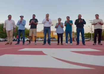 Entrega Toño Astiazarán rehabilitación de cancha en colonia FOVISSSTE
