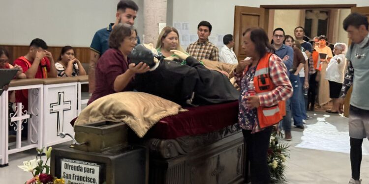 Cumplen peregrinos por fe a San Francisco Javier