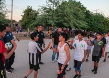 Refuerza policía municipal acciones de vinculación social en pueblo Yaqui