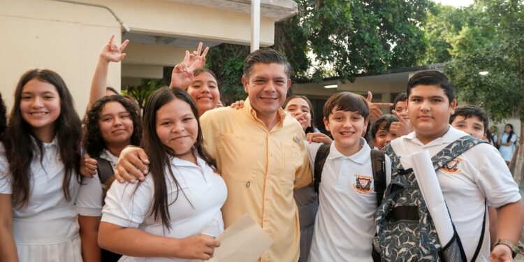Celebra Gobierno Municipal “Lunes de Honores y Civismo” Junto a Estudiantes de la Escuela Secundaria Número 17