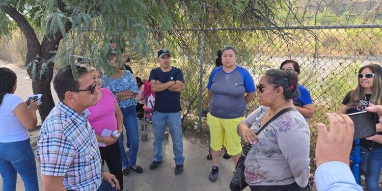 Atiende Oomapas a vecinos de la San Miguel