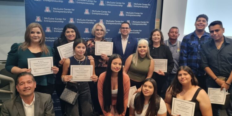 Docentes y estudiantes de Unisierra reciben certificación internacional en la Universidad de Arizona