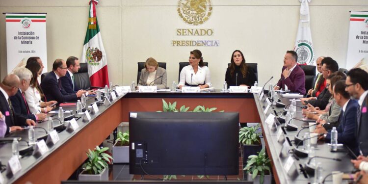 Instala Lorenia Valles Comisión de minería