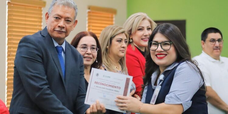 Reconocen por su desempeño a 52 empleados del cuatrimestre Mayo-Agosto 2024